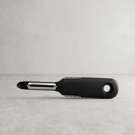 Pelador giratorio OXO Good Grips con mango antideslizante